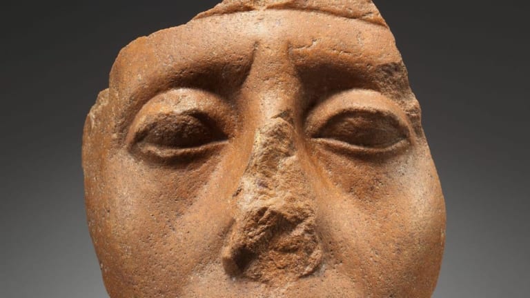Why do so many Egyptian statues have broken noses?